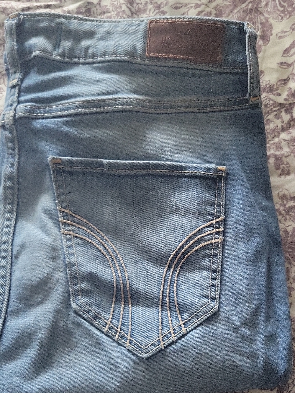 Hollister Medium Blue Women's Jeans with Contrast Stitching